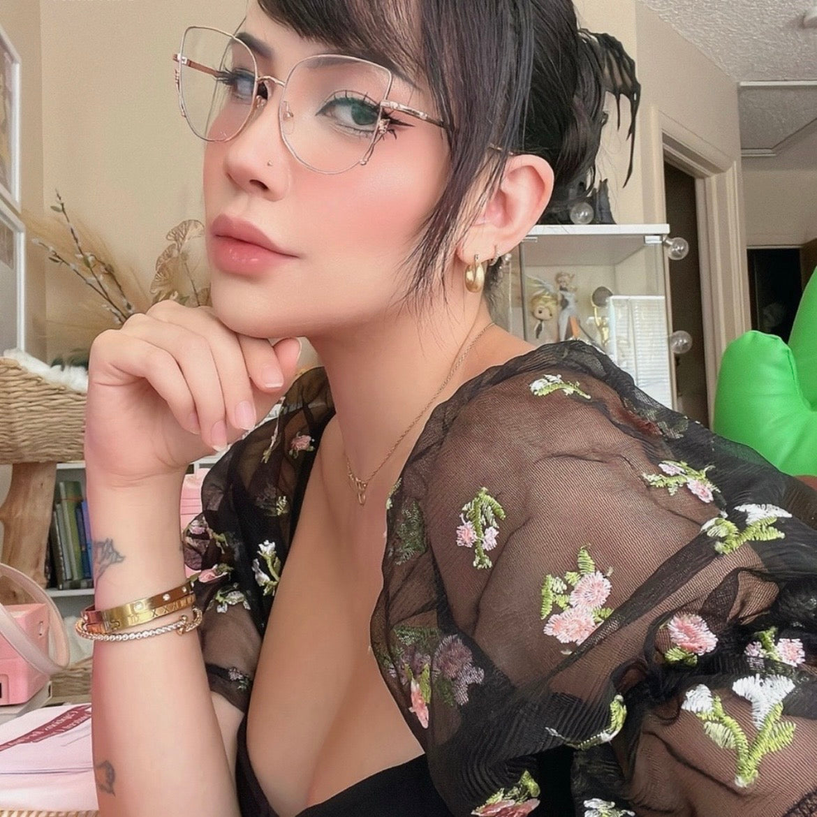 Black Floral Puff Sleeve Blouse